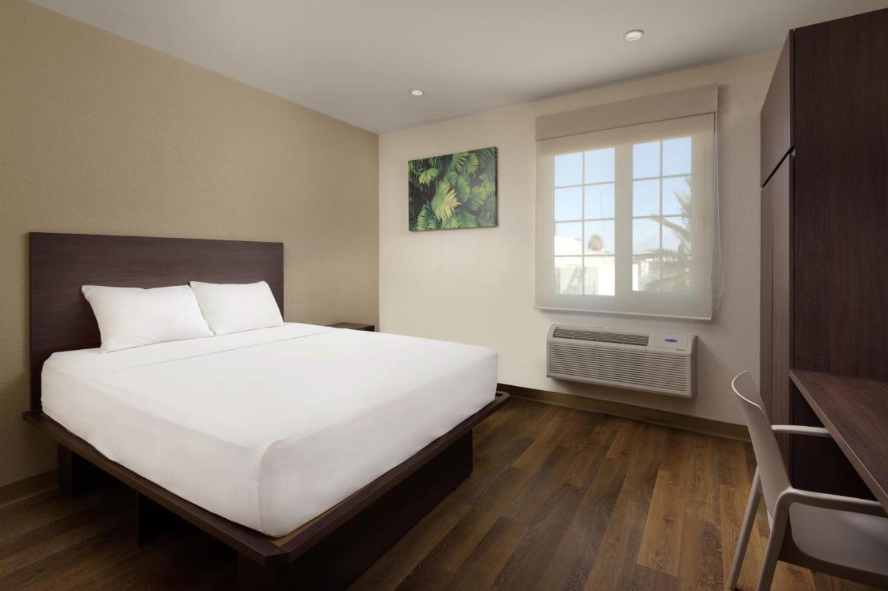 Extended Suites Tijuana Macroplaza Екстериор снимка